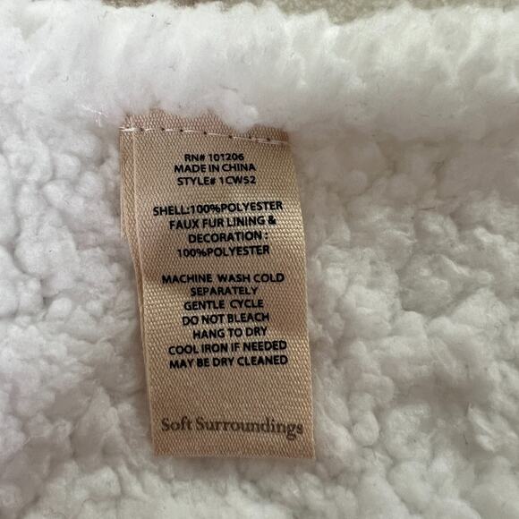 Soft Surroundings Wearable Throw Sherpa Poncho Cape Beige Plaid One Size NWT - Picture 8 of 9